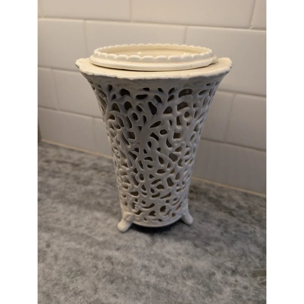 Cream Reticulated‎ Footed Floral Vase with Scalloped Edging